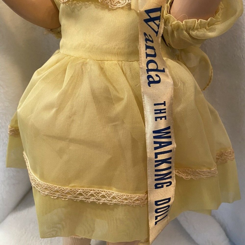 Wanda the Walking Doll - 1950's - Pristine condition in Original box - Picture 5 of 12
